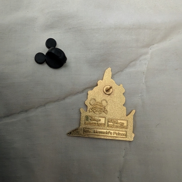 Little Mermaid Tritons Gold Castle Palace Individual Disney Trading Pin - Picture 2 of 2